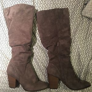Brown/gray slouchy boots